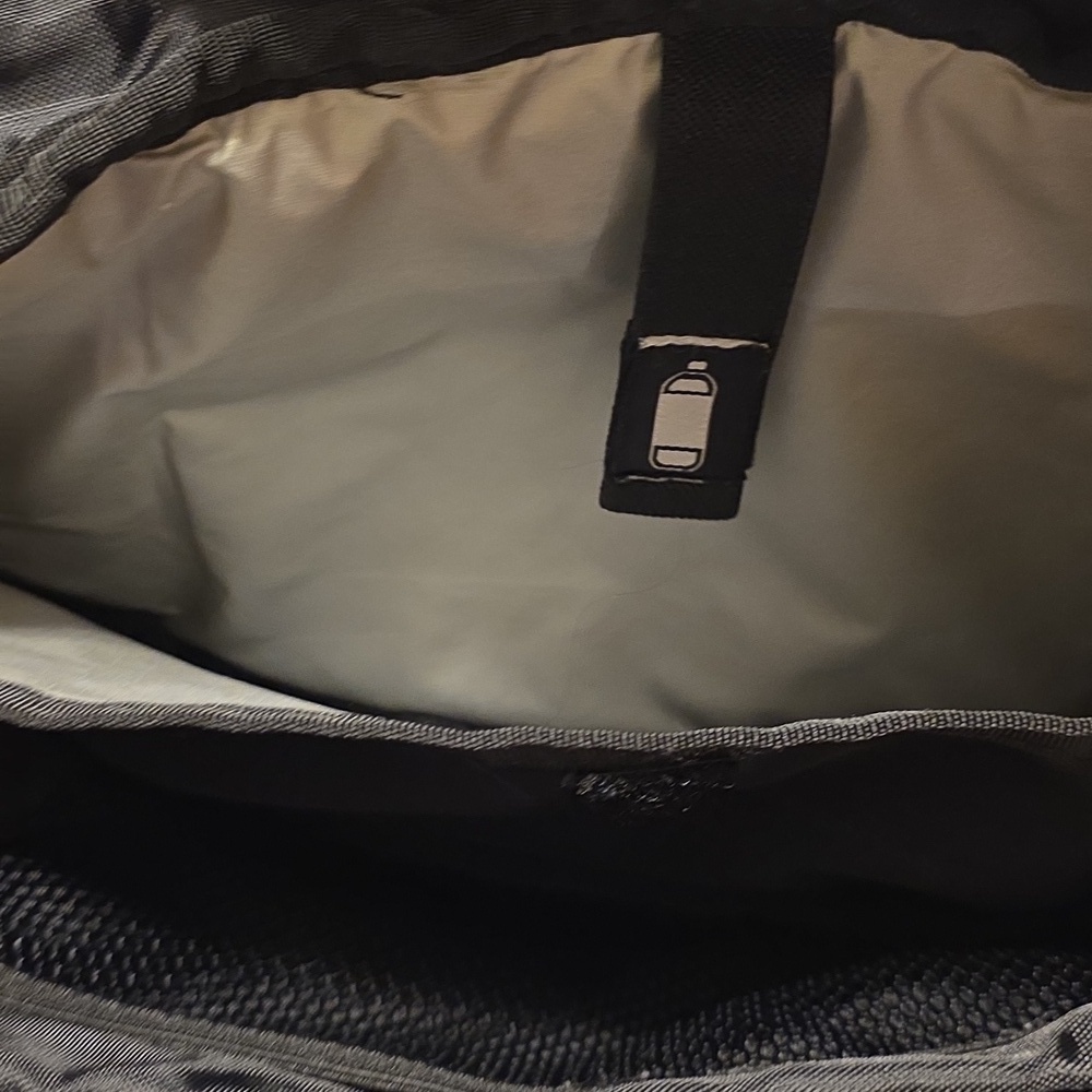 The North Face Borealis LIGHT Gray 13" Sling Bag, EUC - Picture 15 of 16
